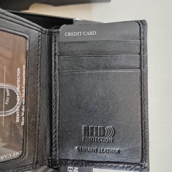 Rivet & Burr Men's Black Leather RFID Blocking Tri-Fold Multi-Compartment Wallet - Picture 3 of 8